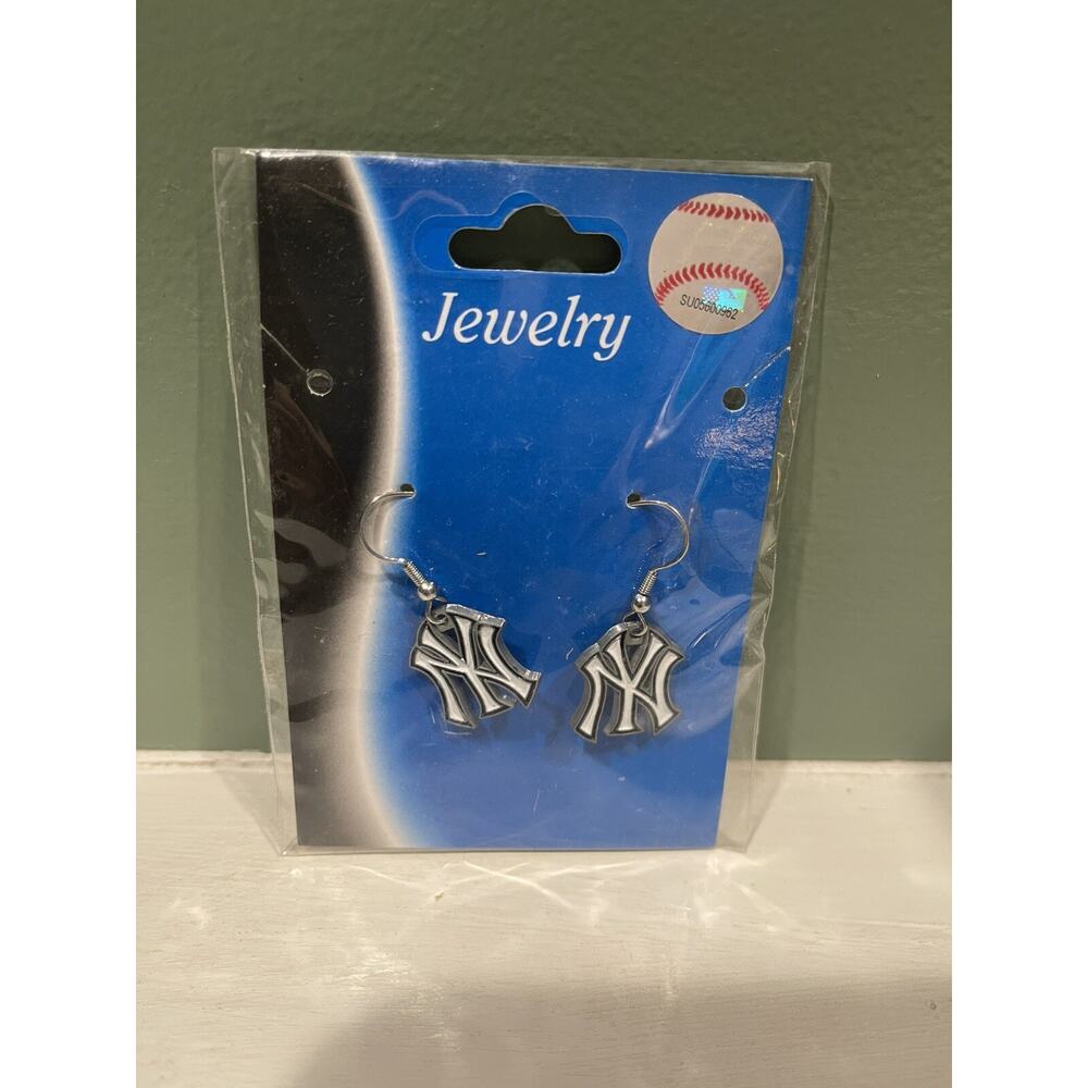 Siskiyou Sports New York Yankees Fashion Earrings